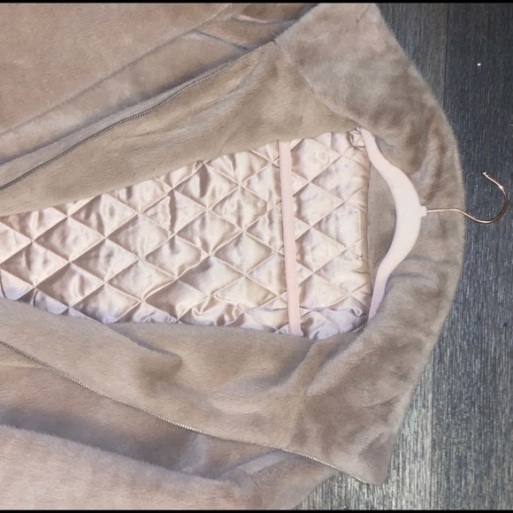 Fur coat - Picture 2 of 2